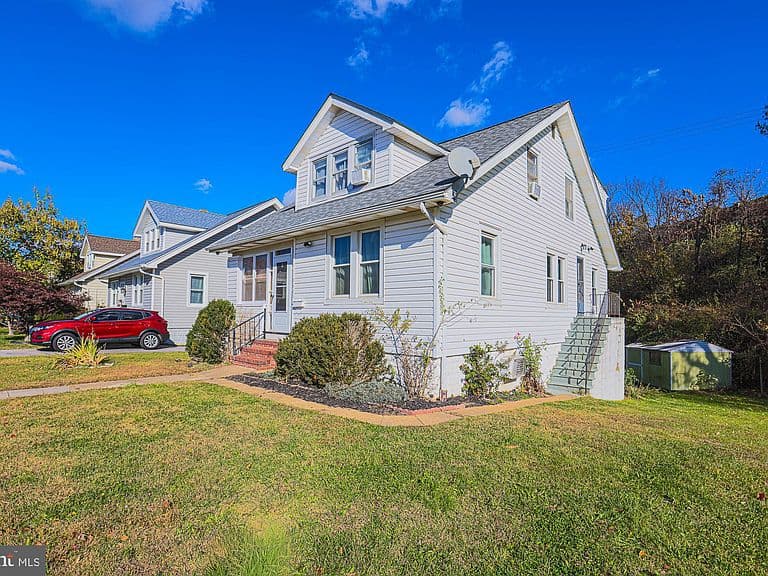 Listing photo 3