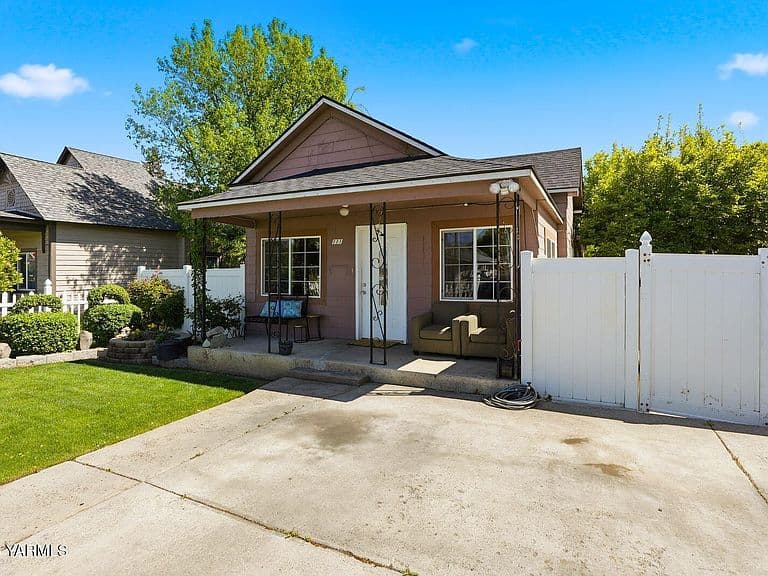 Listing photo 4