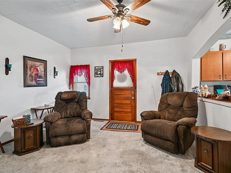 Listing photo 4