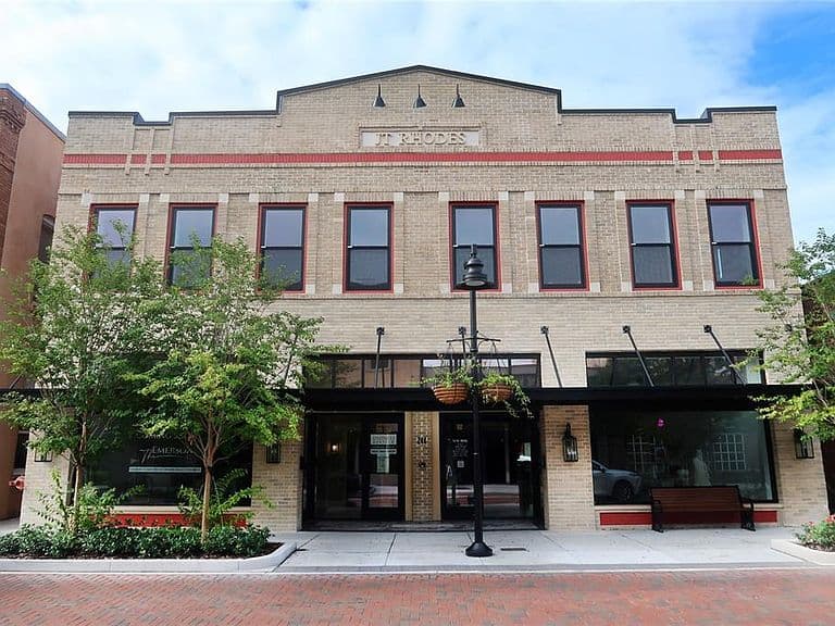 Listing photo 2