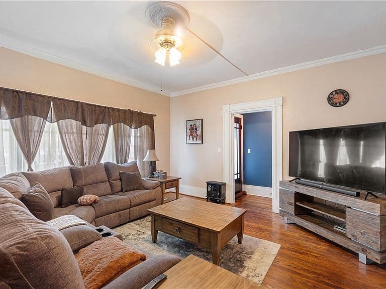 Listing photo 3