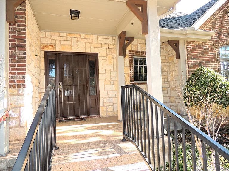 Listing photo 3