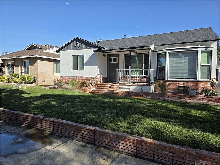 Listing photo 2