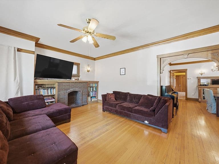 Listing photo 3