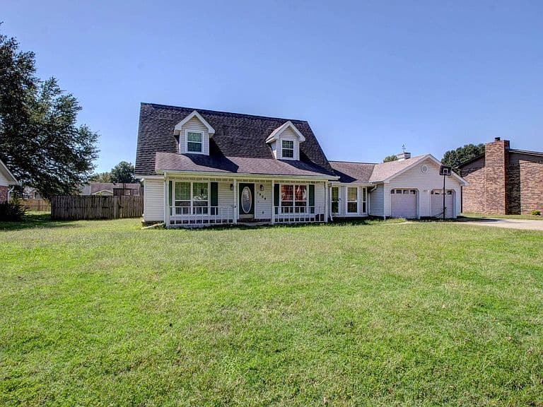 Listing photo 2