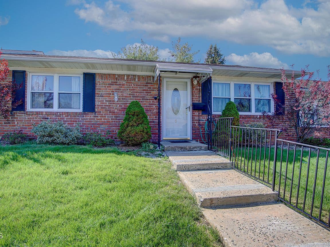 Primary listing photo