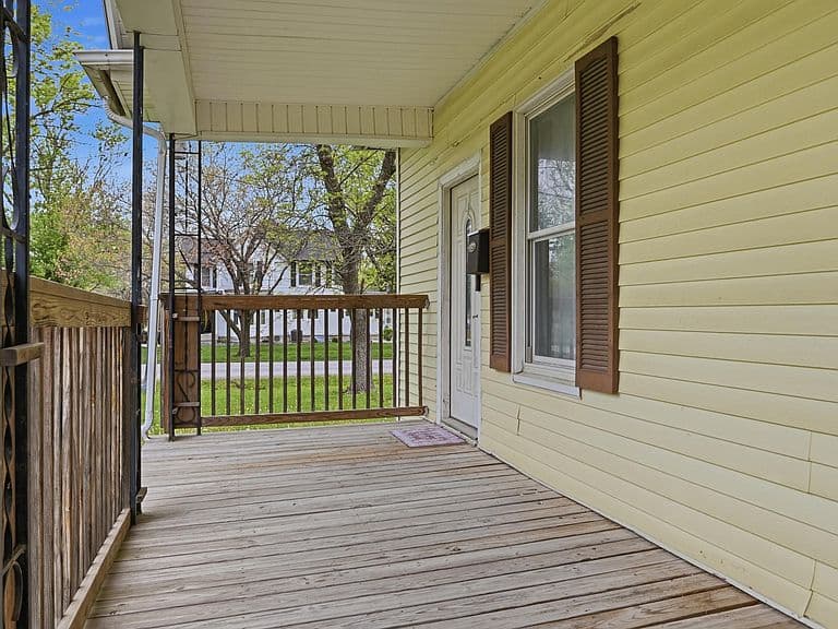 Listing photo 2