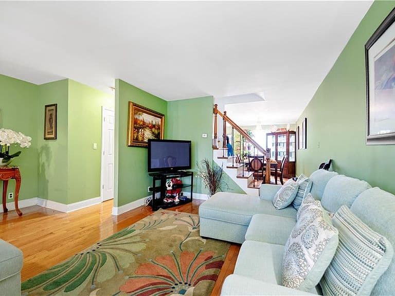 Listing photo 5