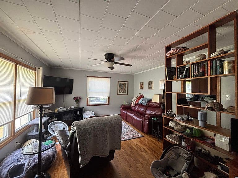Listing photo 3