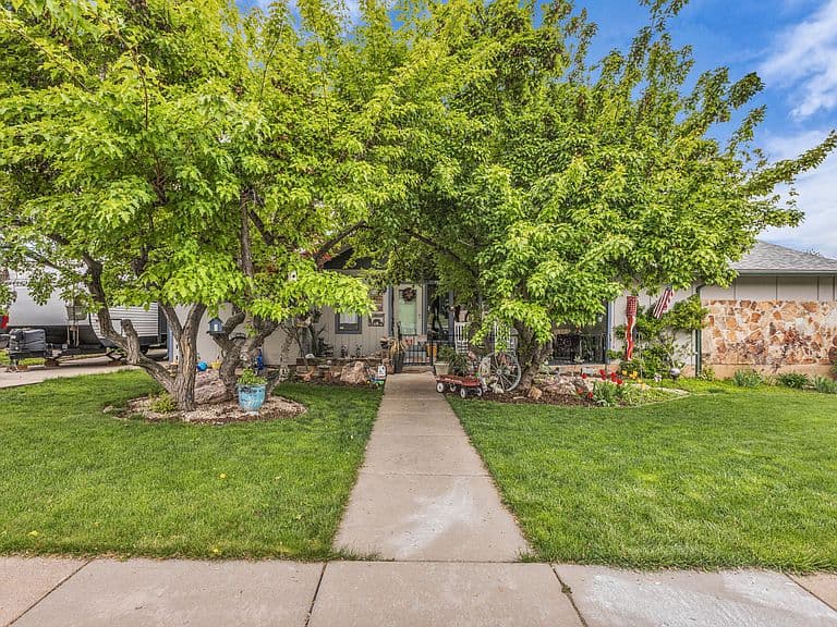 Listing photo 2