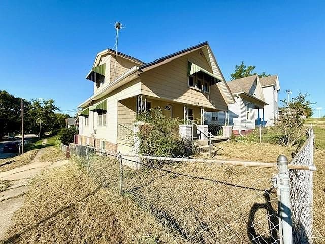 Listing photo 2