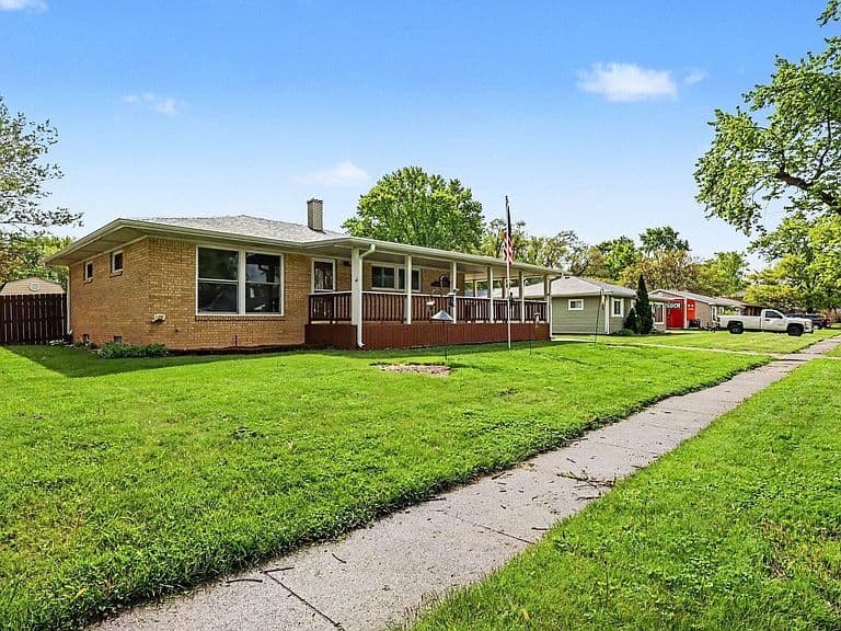 Listing photo 3