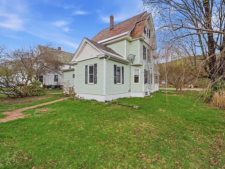 Listing photo 3