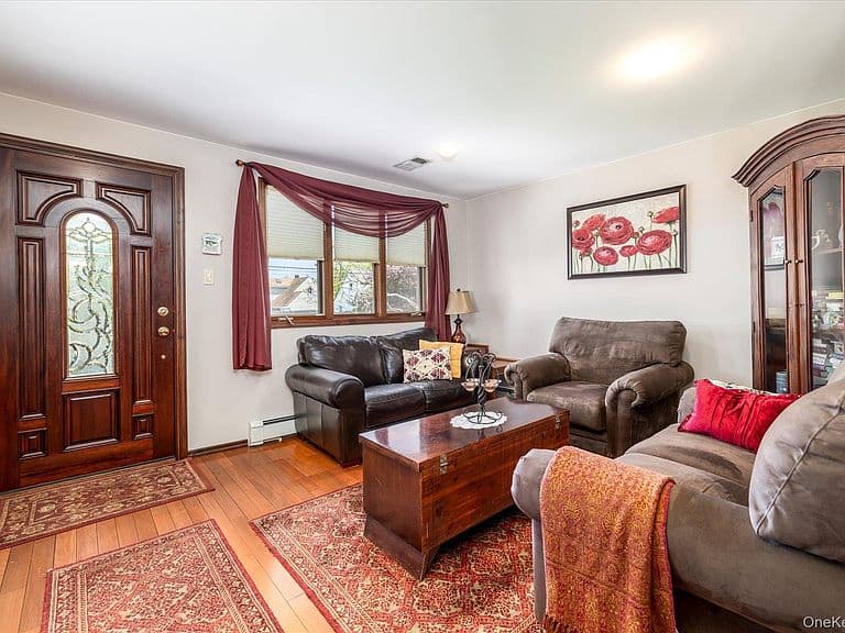 Listing photo 4