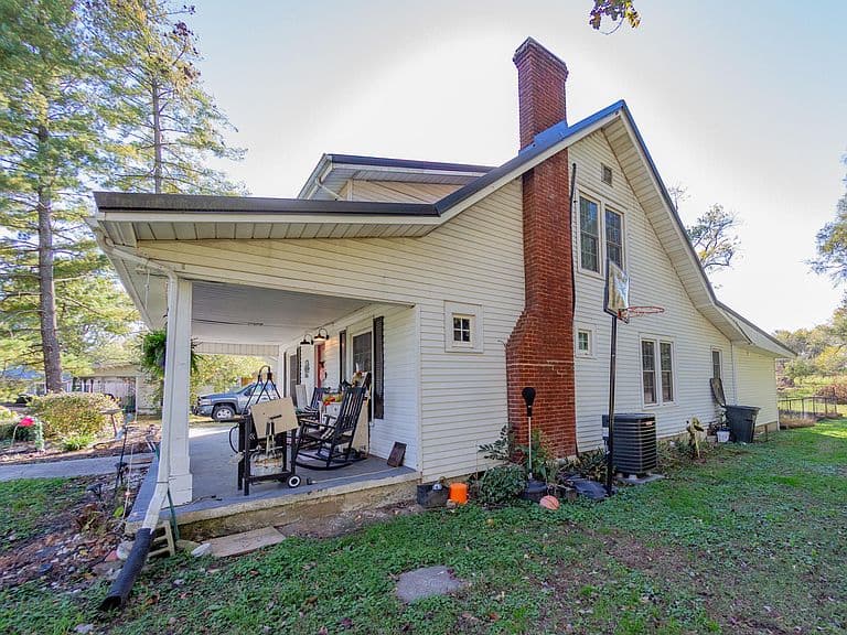 Listing photo 3