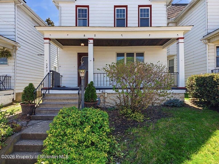 Listing photo 3