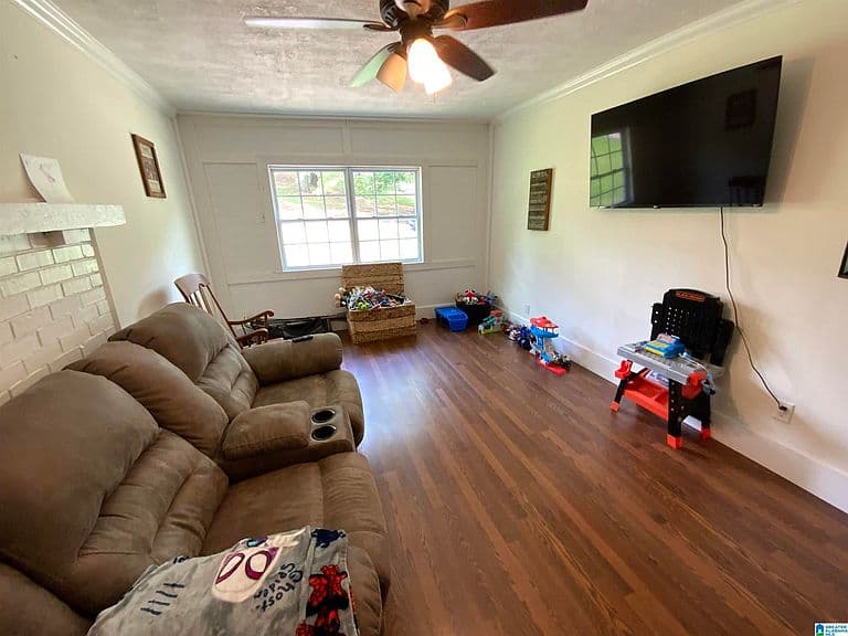 Listing photo 5