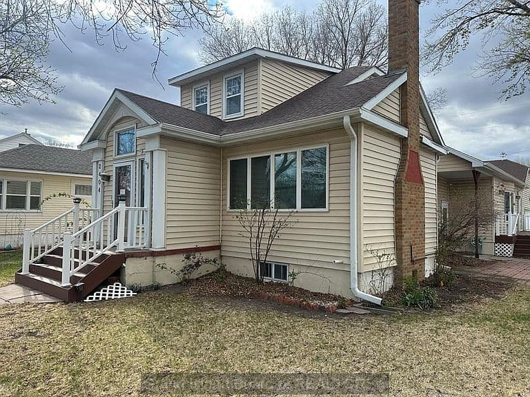 Listing photo 3
