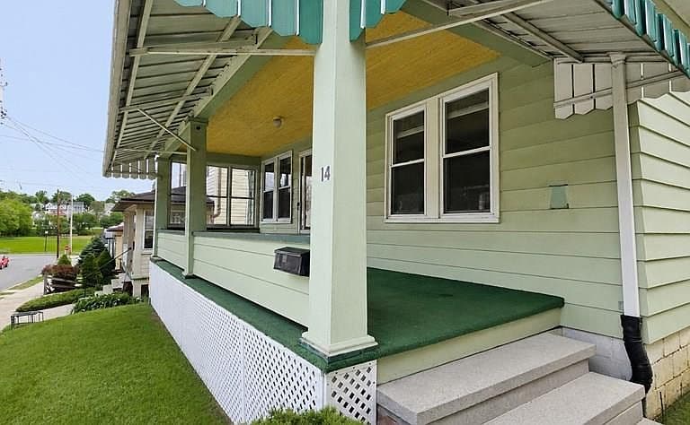 Listing photo 2