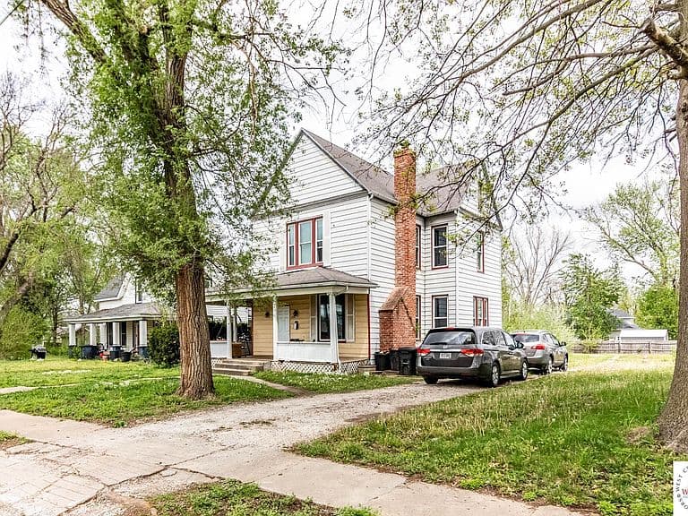 Listing photo 2