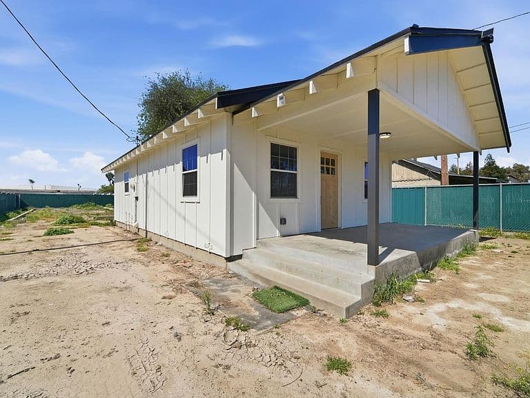 Listing photo 3