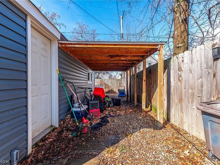 Listing photo 3