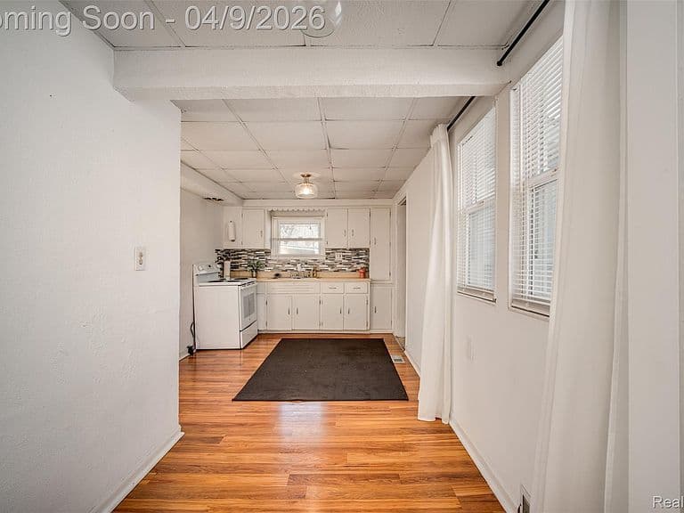 Listing photo 5