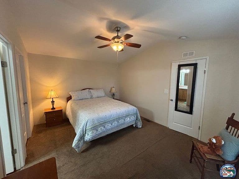 Listing photo 5
