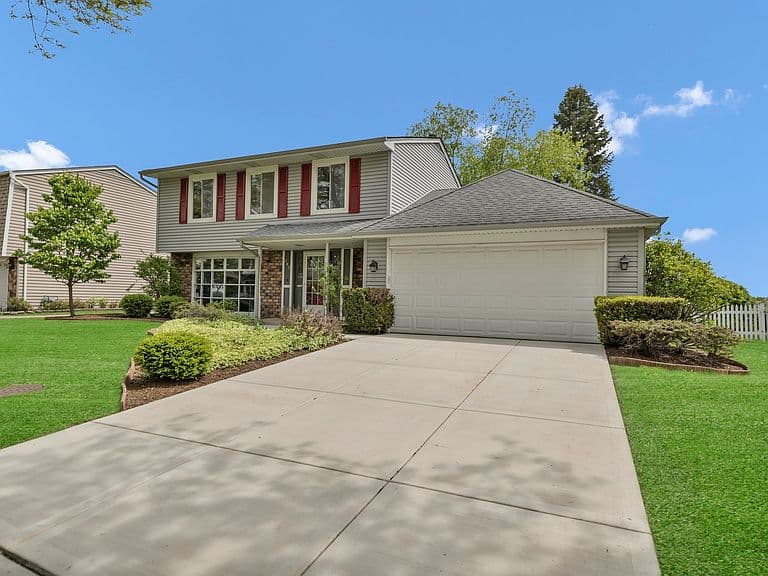 Listing photo 2