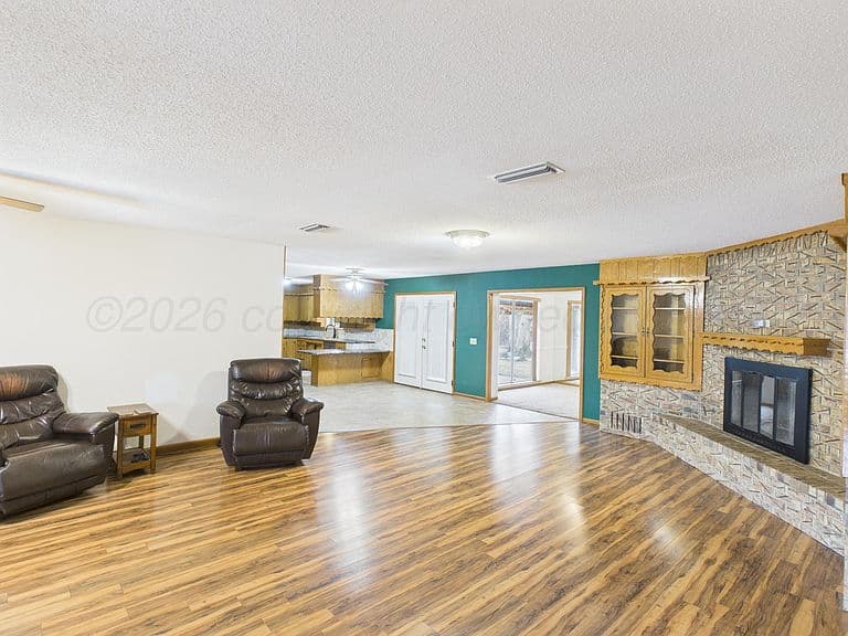 Listing photo 3