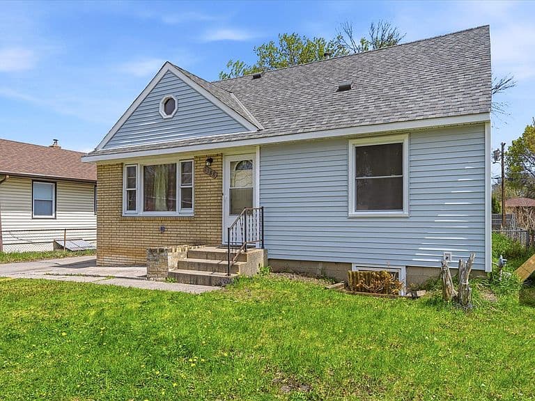 Listing photo 2