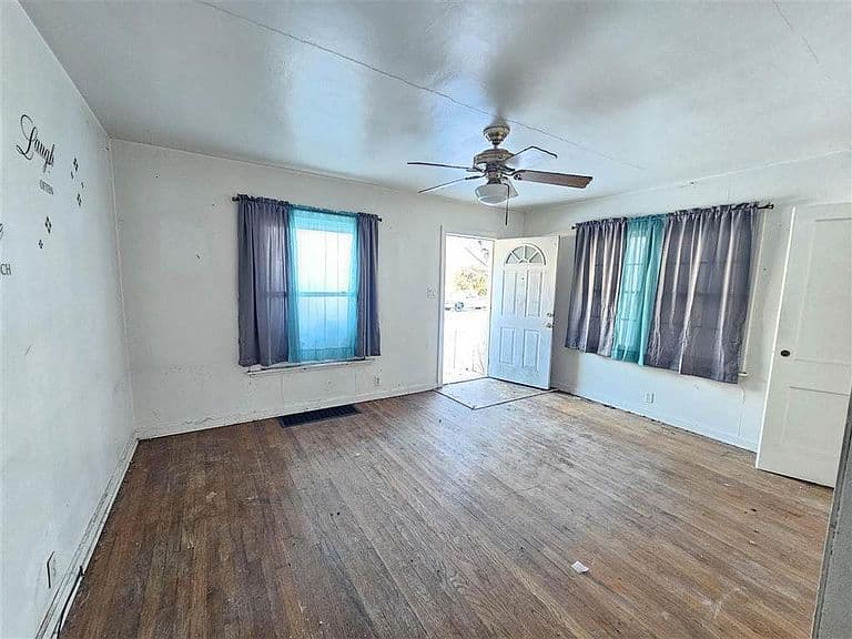 Listing photo 5