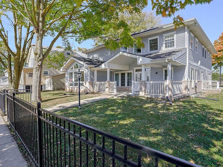 Listing photo 3