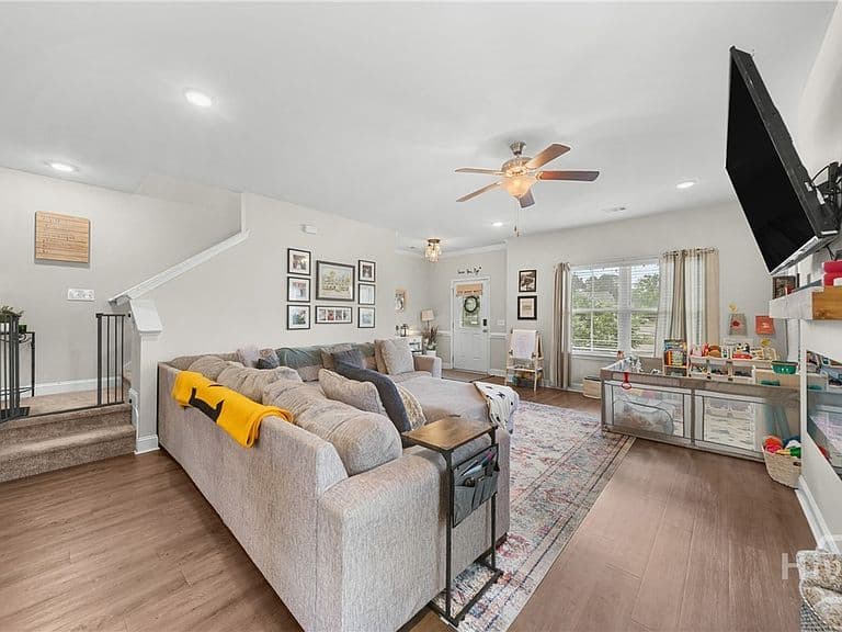 Listing photo 5