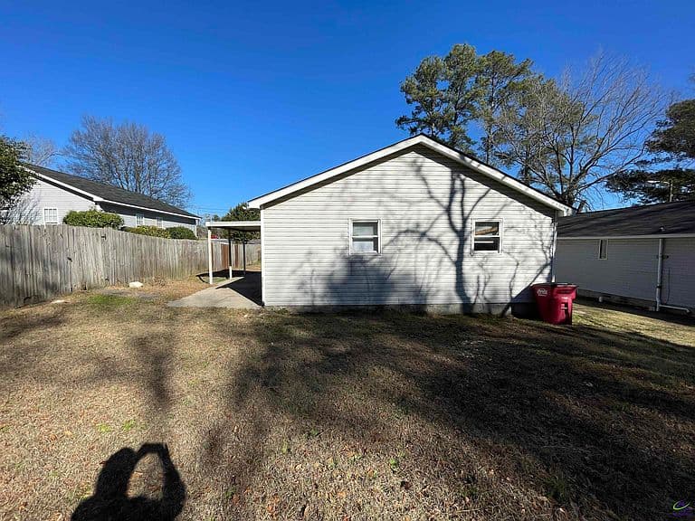Listing photo 5
