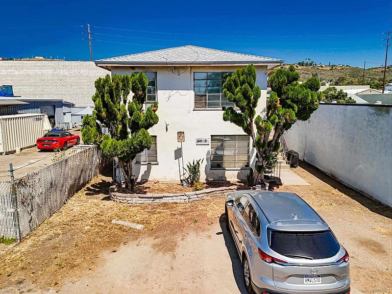 Listing photo 2