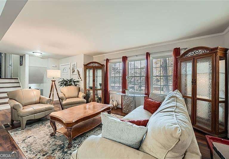 Listing photo 5
