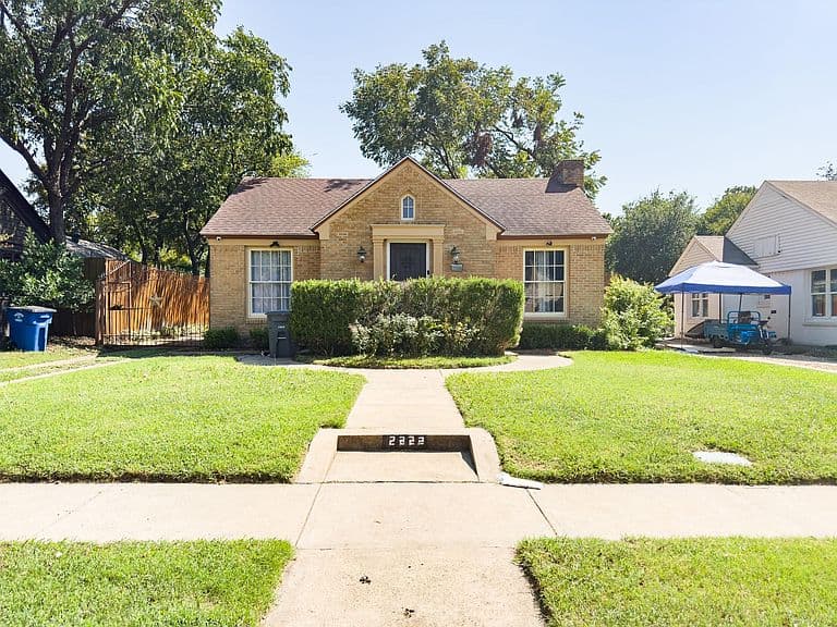 Listing photo 2