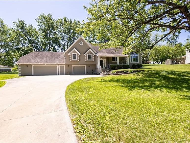 Listing photo 3