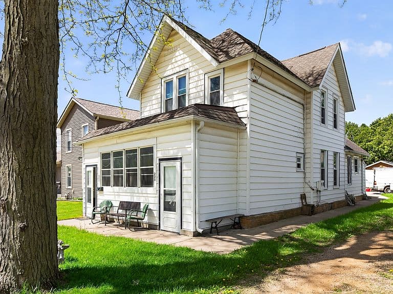Listing photo 2