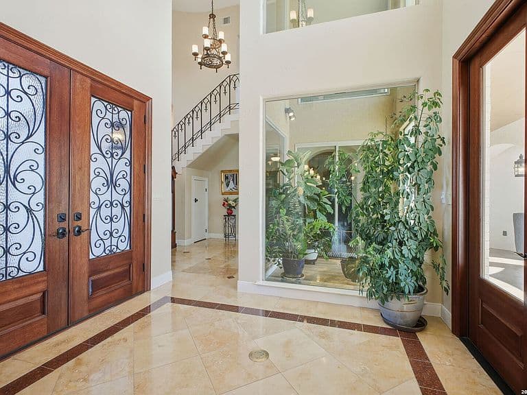 Listing photo 4