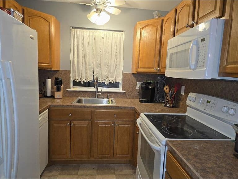 Listing photo 2