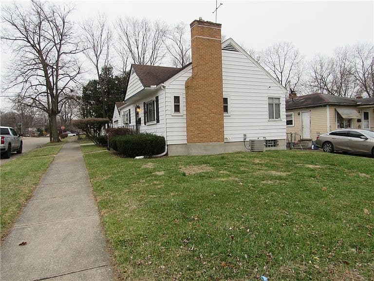 Listing photo 3