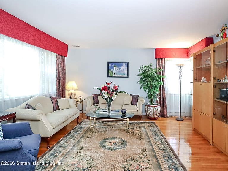 Listing photo 4