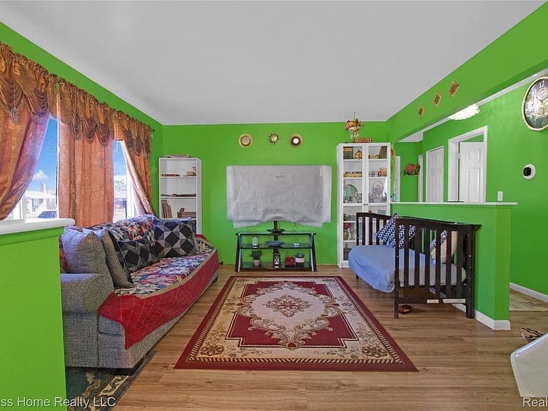 Listing photo 4