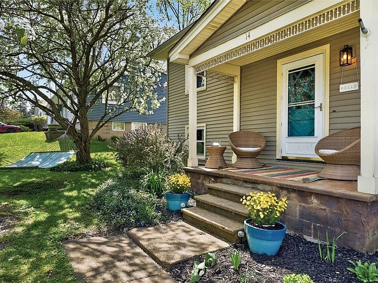 Listing photo 2