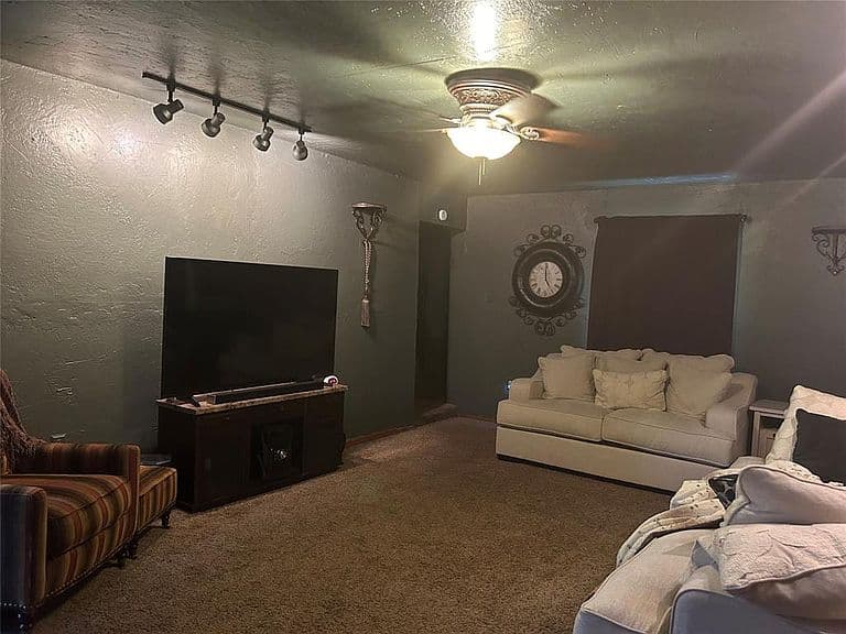 Listing photo 5