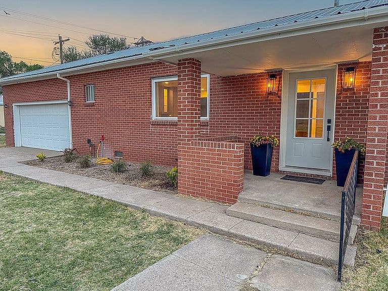 Listing photo 3