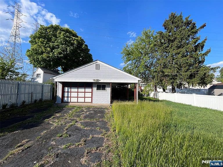 Listing photo 4