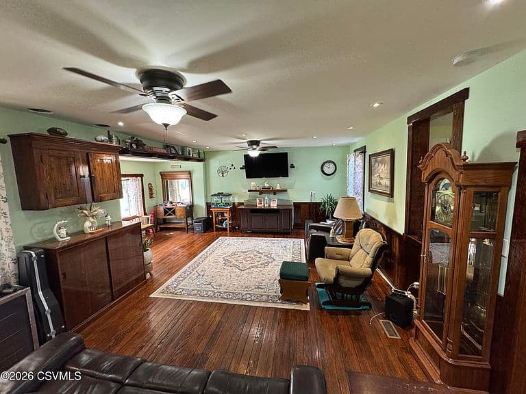 Listing photo 4